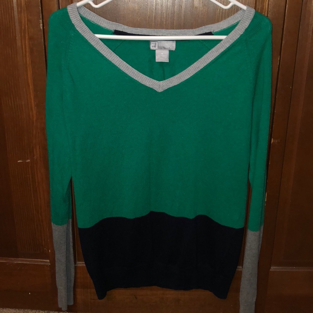 V neck sweater
